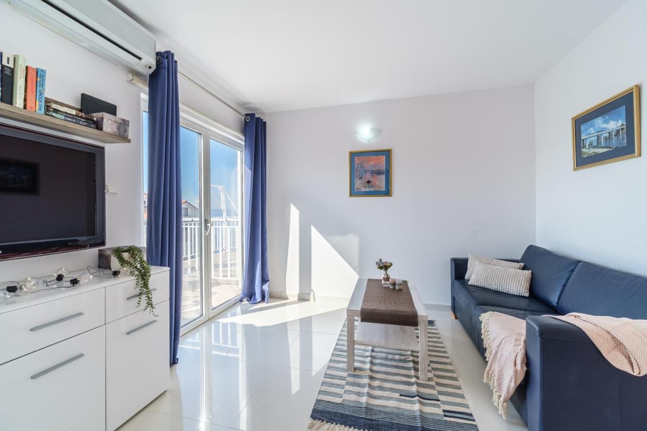 Luka'S Sea View Terrace & Steps From The Beach Apartment Mirca  Ngoại thất bức ảnh