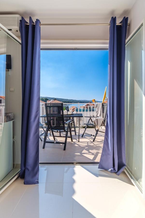 Luka'S Sea View Terrace & Steps From The Beach Apartment Mirca  Ngoại thất bức ảnh