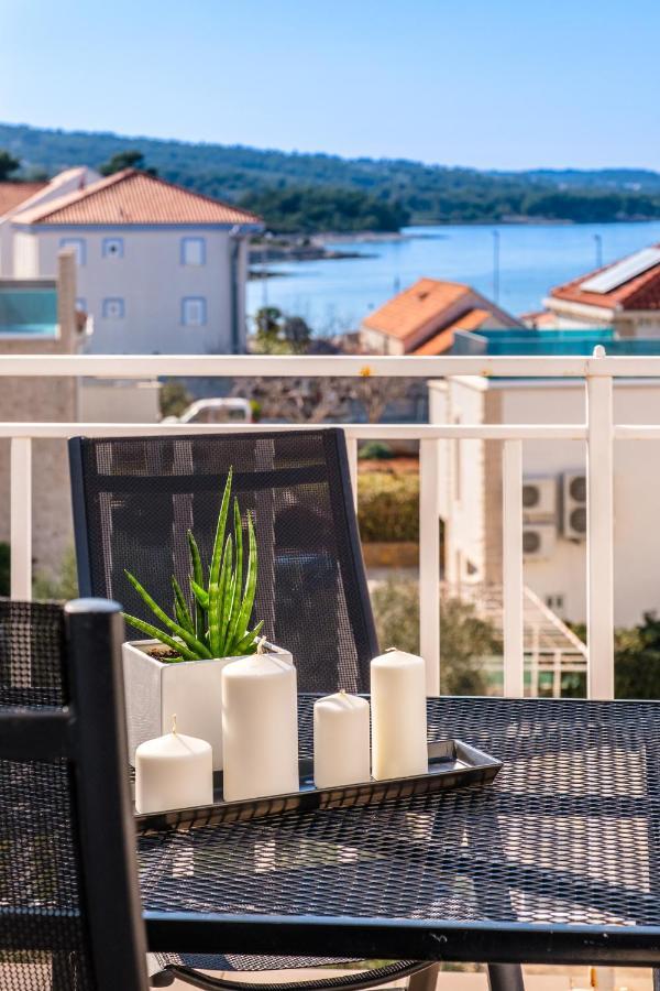 Luka'S Sea View Terrace & Steps From The Beach Apartment Mirca  Ngoại thất bức ảnh