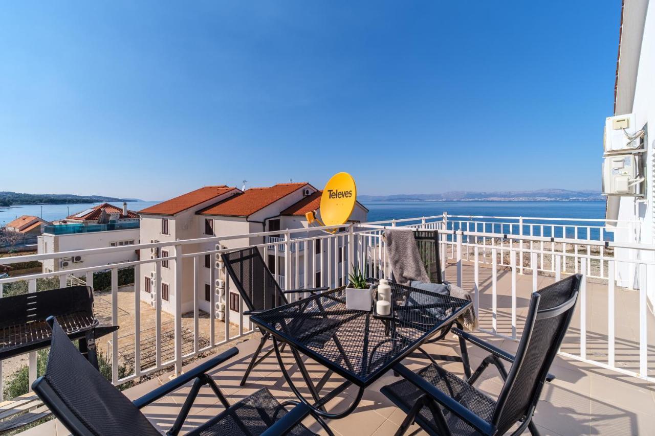 Luka'S Sea View Terrace & Steps From The Beach Apartment Mirca  Ngoại thất bức ảnh